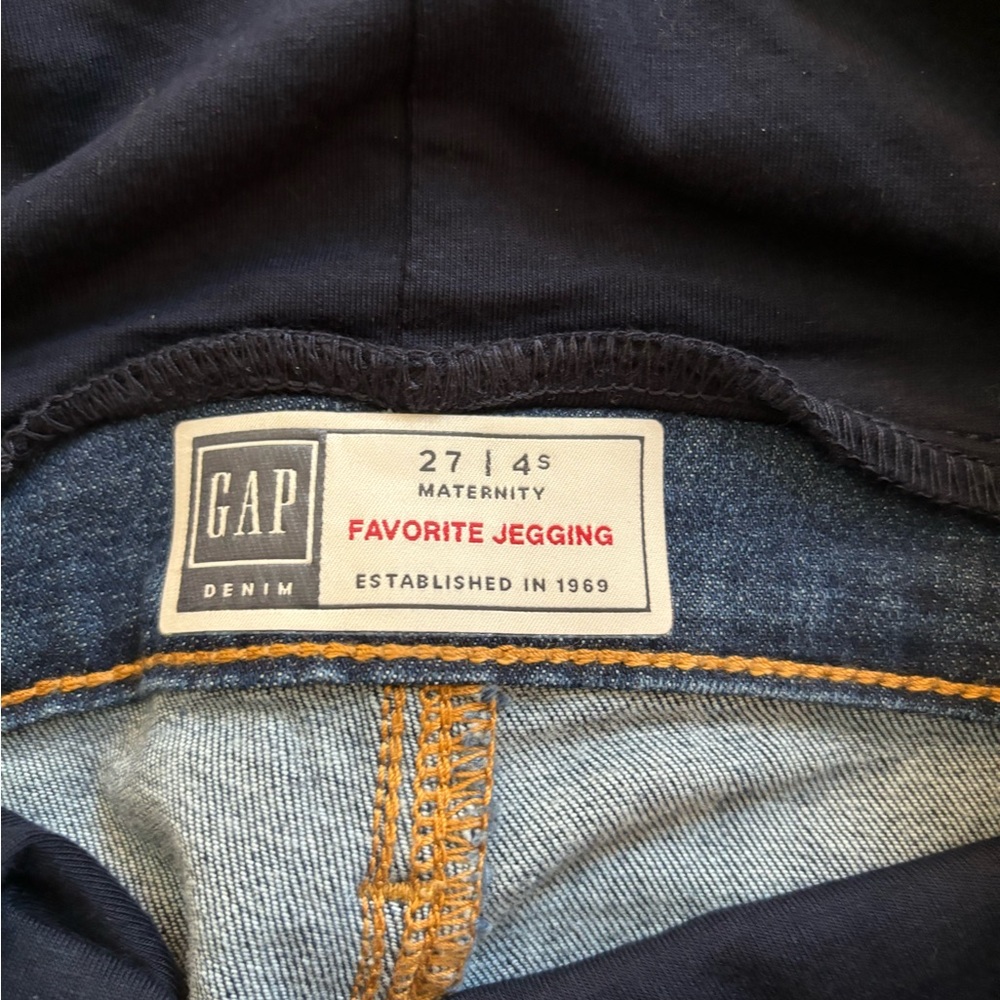 NWT Gap maternity jeggings
